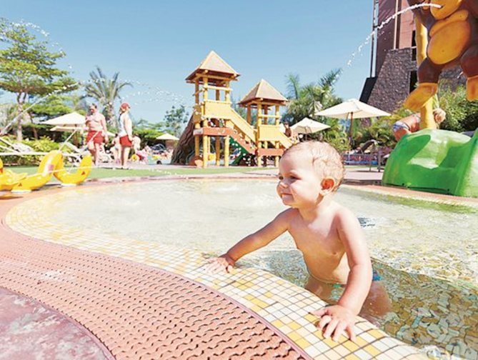 Zwembad van Lopesan Baobab Resort in Meloneras, Spanje foto 3