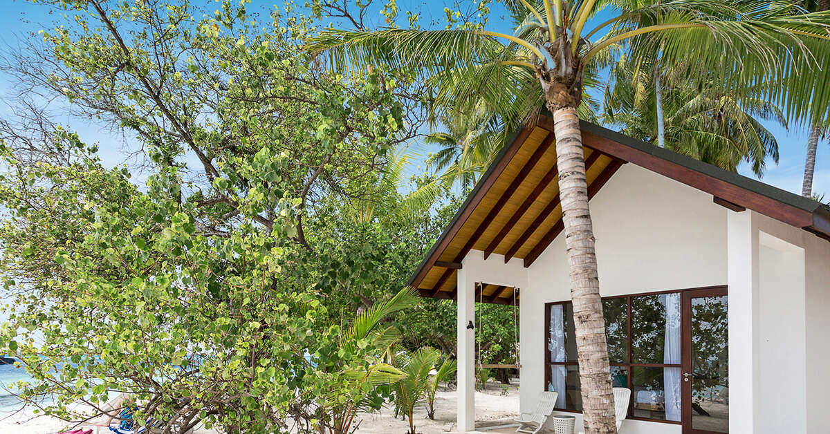 Buitenzijde van het strand bij het Malahini Kuda Bandos Hotel Kuda Bandos, Malediven foto 1