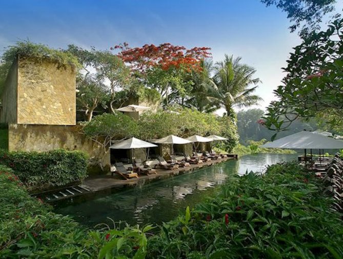 Zwembadzijde bij Maya Resort & Spa Hotel in Ubud, Indonesie  foto 3