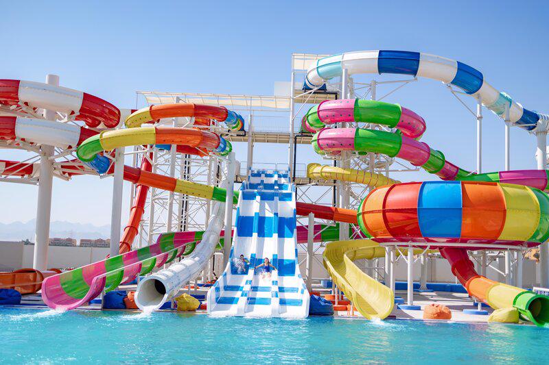 Zwembad met glijbanen van Mövenpick Resort Soma Bay, Egypte foto 1