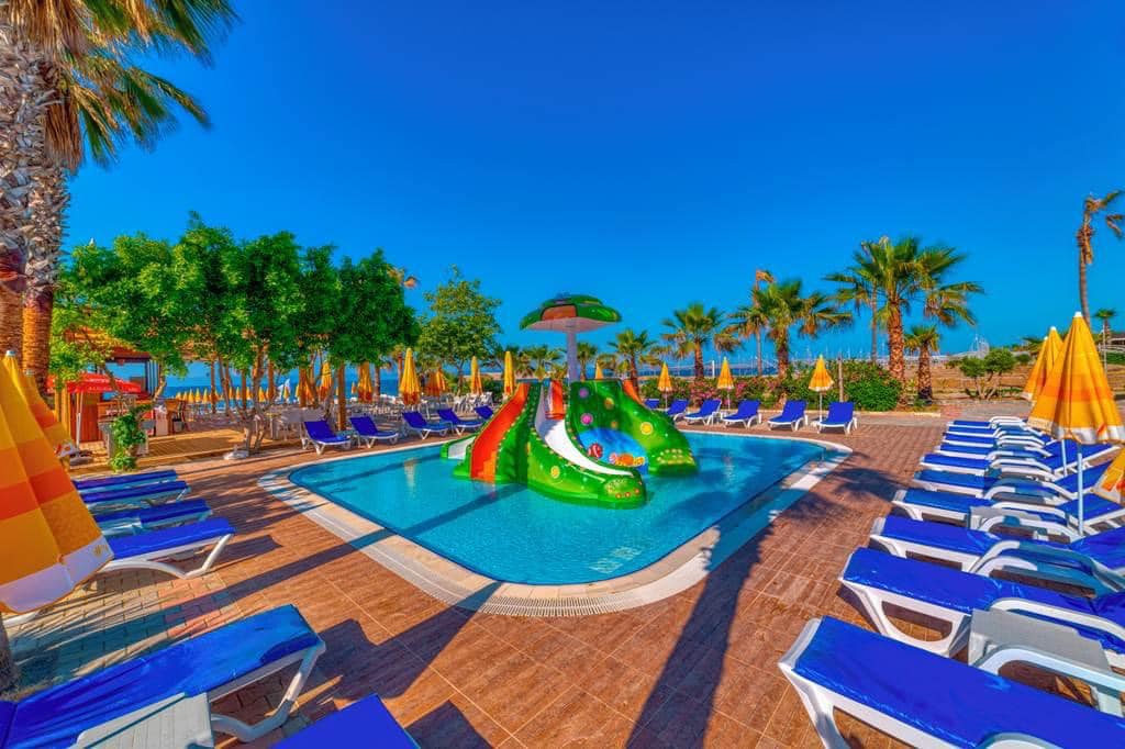 Zwembadzijde bij Numa Konaktepe Hotel in Konaklı, Turkije foto 3