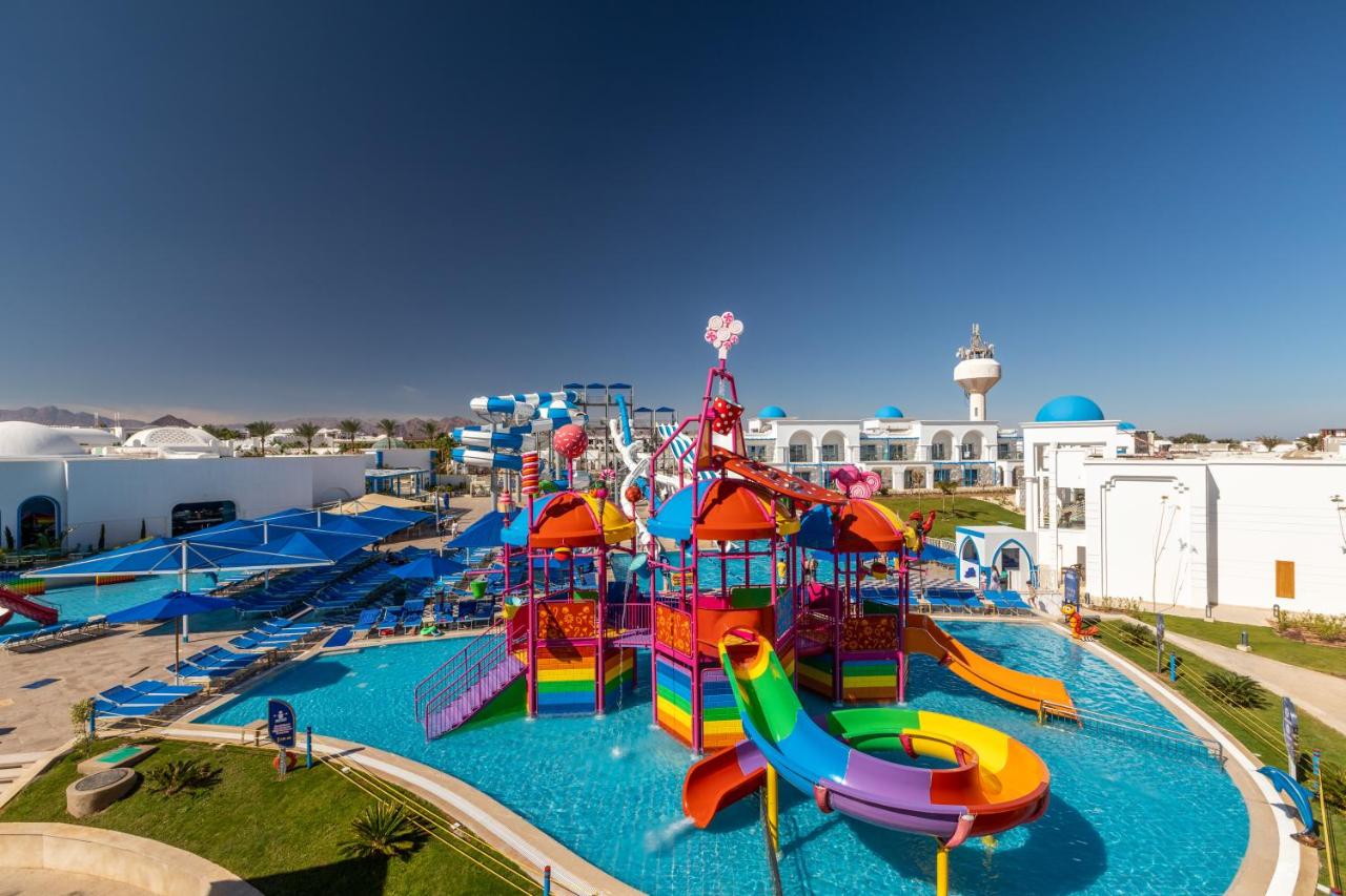 Zwembad met glijbanen van Pickalbatros Albatros Palace Hotel in Sharm El Sheikh, Egypte foto 1