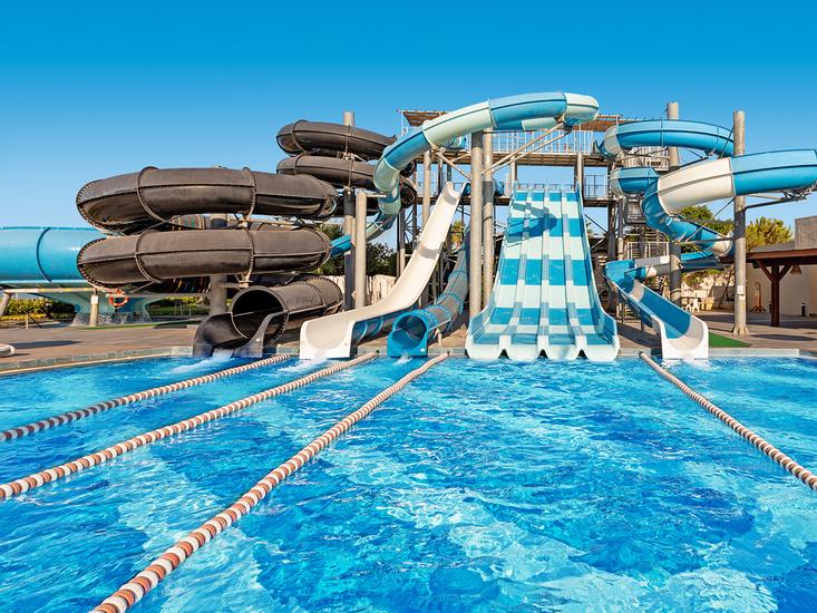 Zwembad met glijbanen van Kirman Belazur Resort Belek, Turkije foto 1