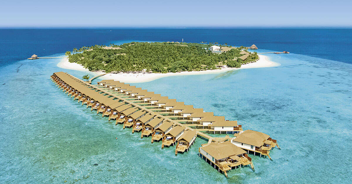 Buitenzijde van het strand bij het Reethi Faru Resort Kudafushi, Malediven foto 1