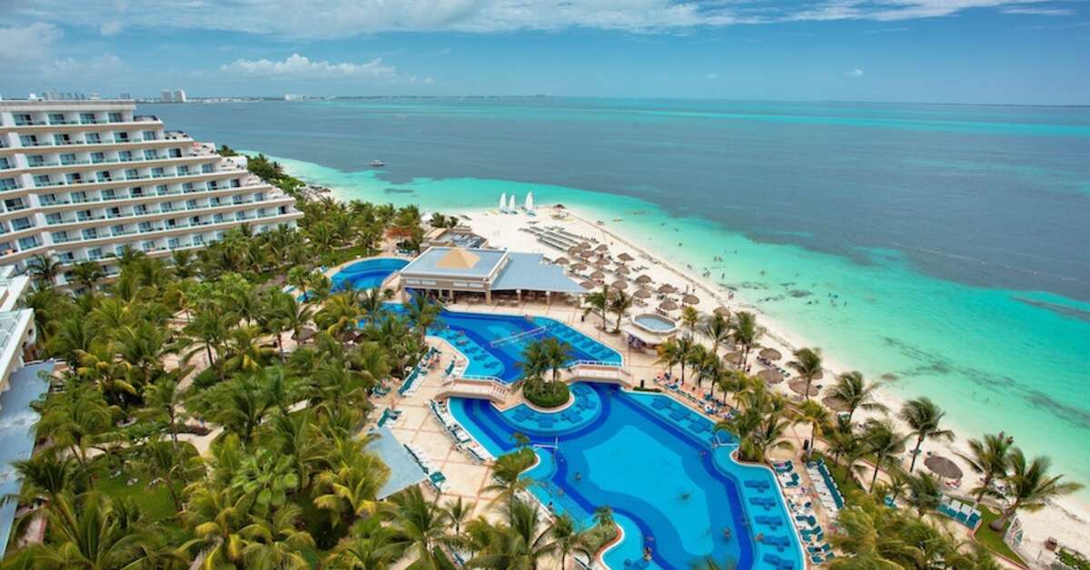 Buitenkant van Riu Caribe Hotel in Cancún, Mexico foto 1