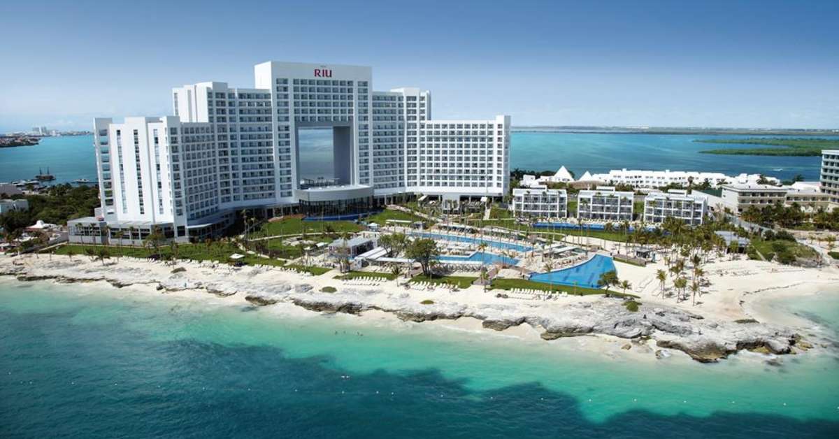 Buitenkant van Riu Palace Peninsula Hotel Cancún, Mexico foto 1