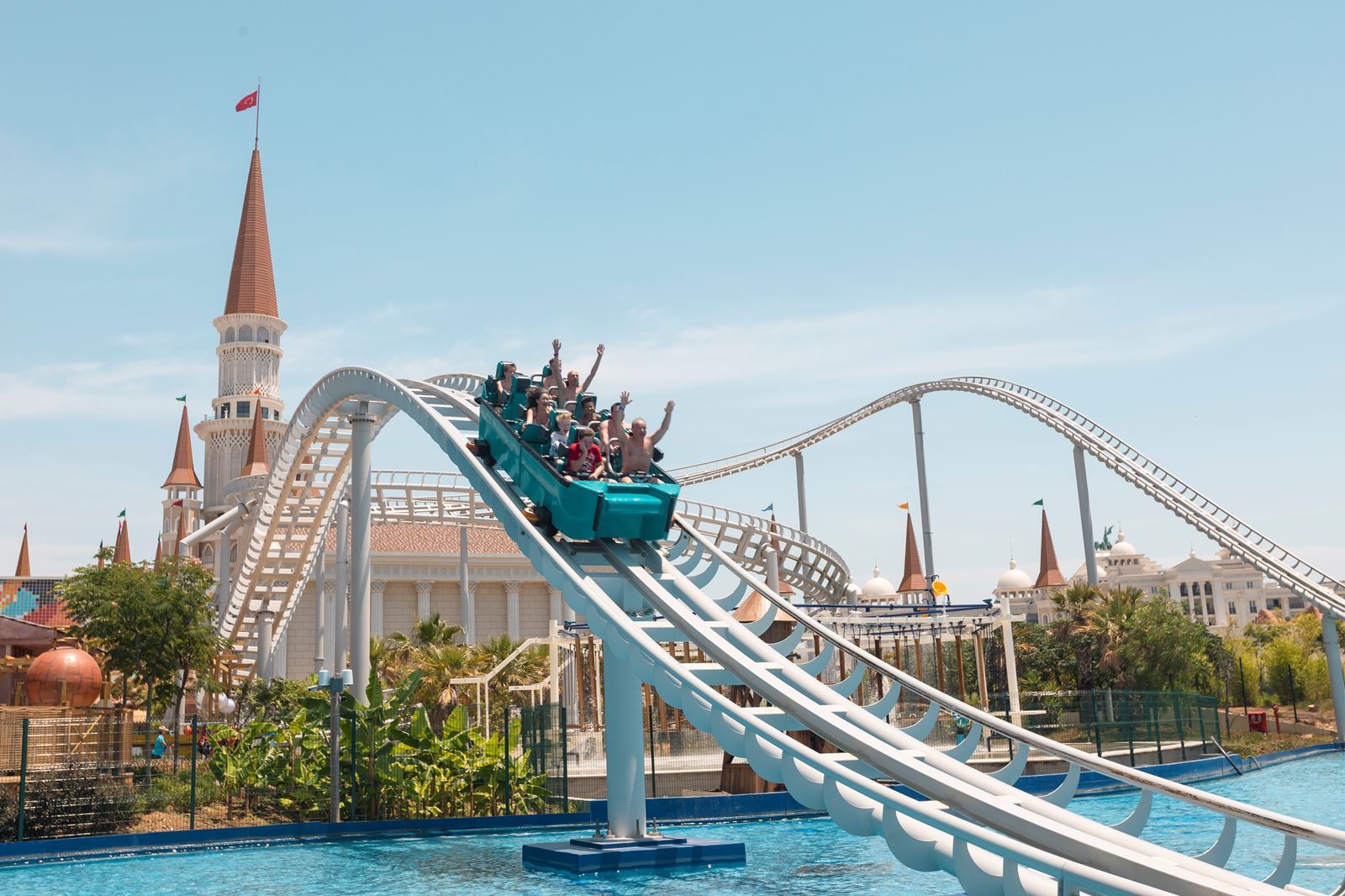 Zwembad met glijbanen van Rixos Park Belek Hotel in Serik, Turkije  foto 2