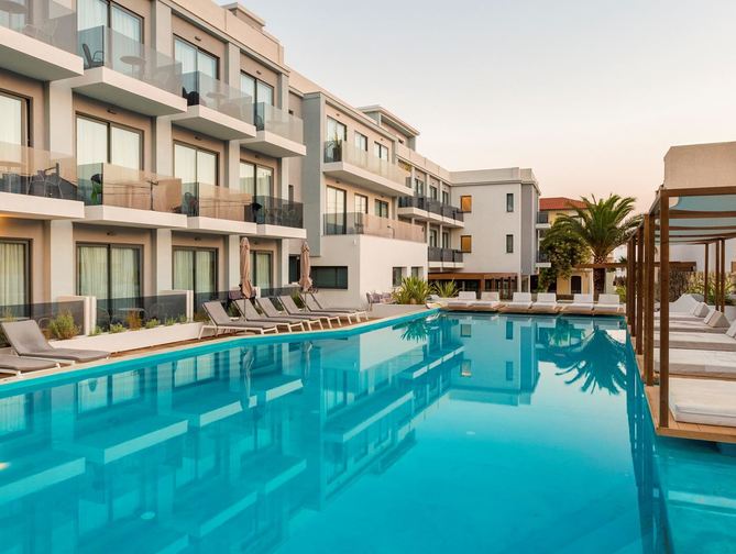 Zwembad van Samian Mare Suites Hotel in Néon Karlovásion, Griekenland foto 3