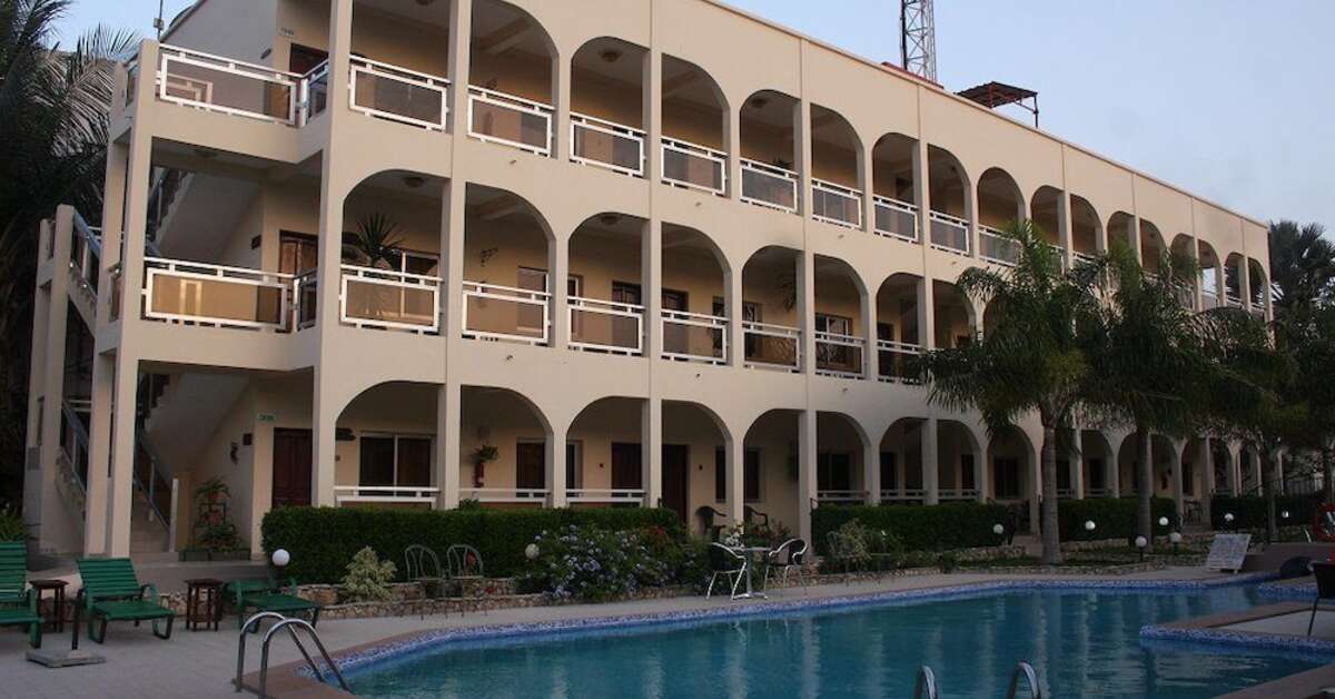Zwembad van Seaview Gardens Hotel Kololi, Gambia foto 1