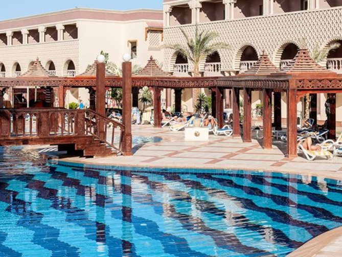 Zwembad van Sentido Mamlouk Palace Resort in Sahl Hasheesh, Egypte foto 3