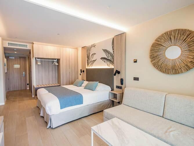 Hotelkamer in Aparthotel Servatur Puerto Azul Hotel in Puerto Rico, Spanje foto 3