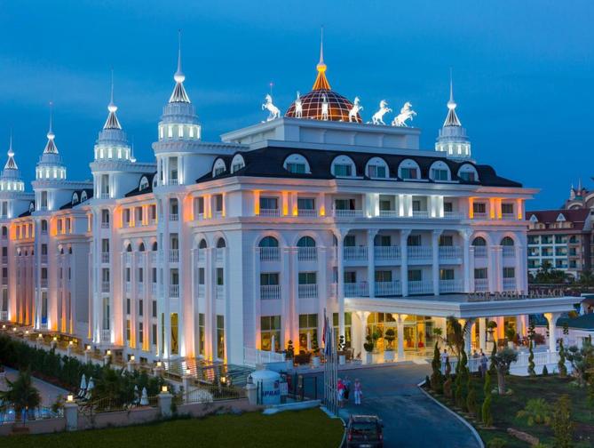 side-royal-palace-hotel