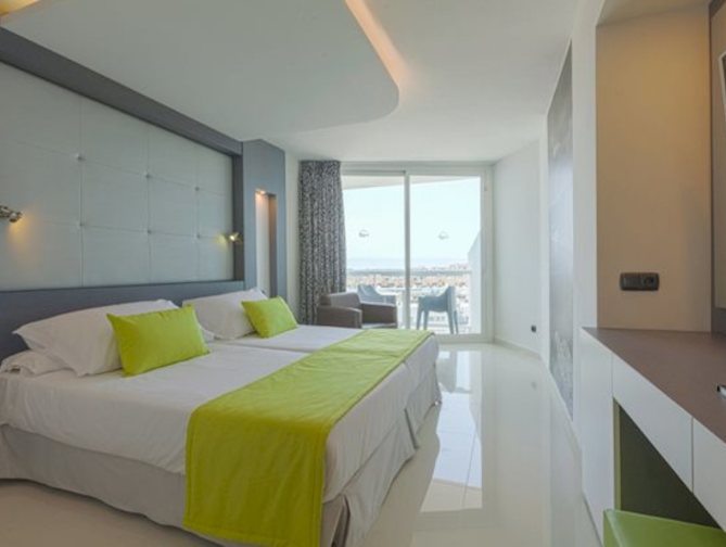 Hotelkamer in Sirenis Tres Carabelas en Spa Hotel in Ibiza, Spanje foto 2