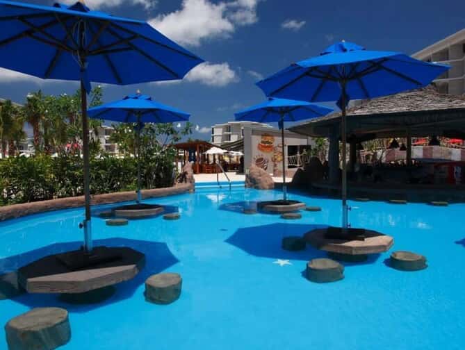 Splash Beach Resort Phuket: Luxe familieplezier!