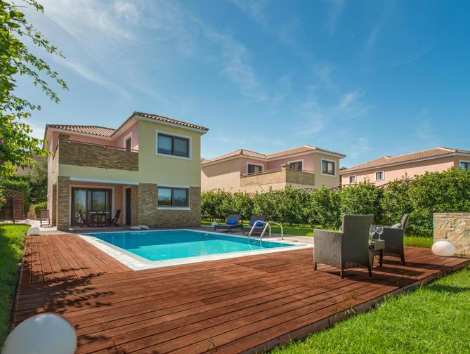 Zwembad van St. John Villas & Suites Resort in Tsilivi, Griekenland foto 1