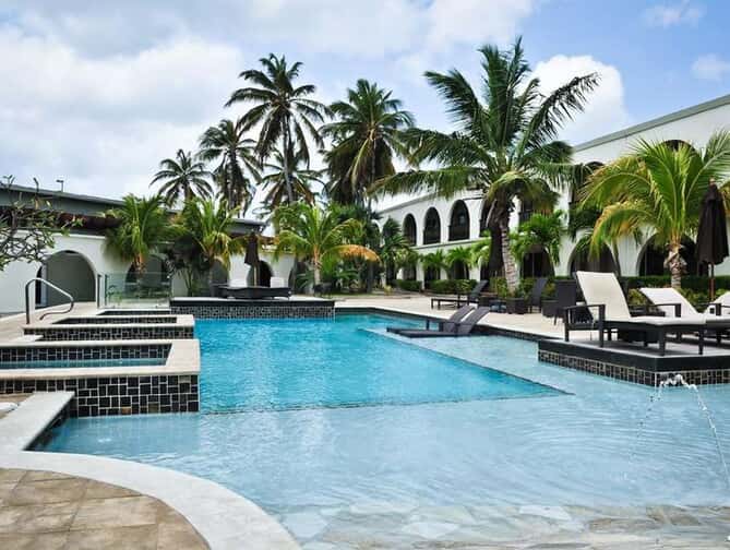 Talk of the Town Beach Club: Topvakantie op zonnig Aruba!