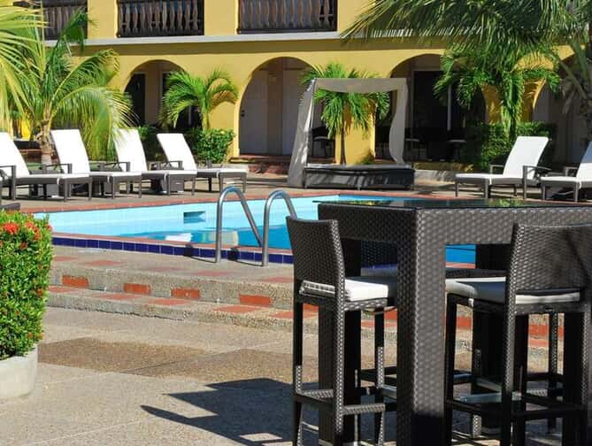 Talk of the Town Beach Club: Topvakantie op zonnig Aruba!