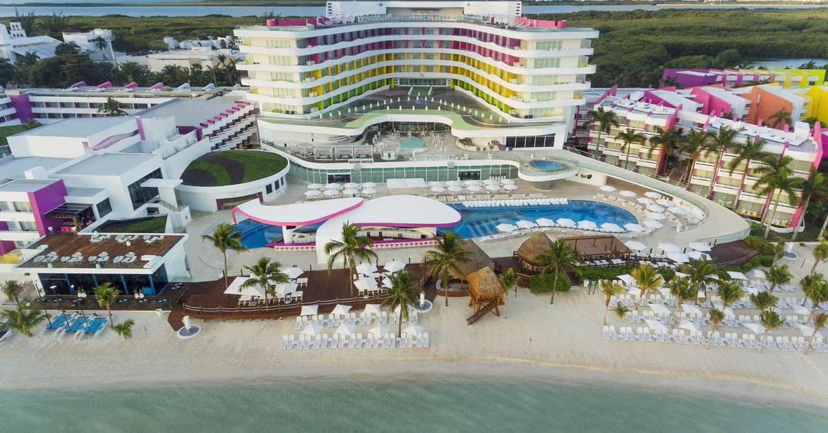 Buitenzijde van het strand bij het Temptation Cancun Resort in Cancún, Mexico foto 1