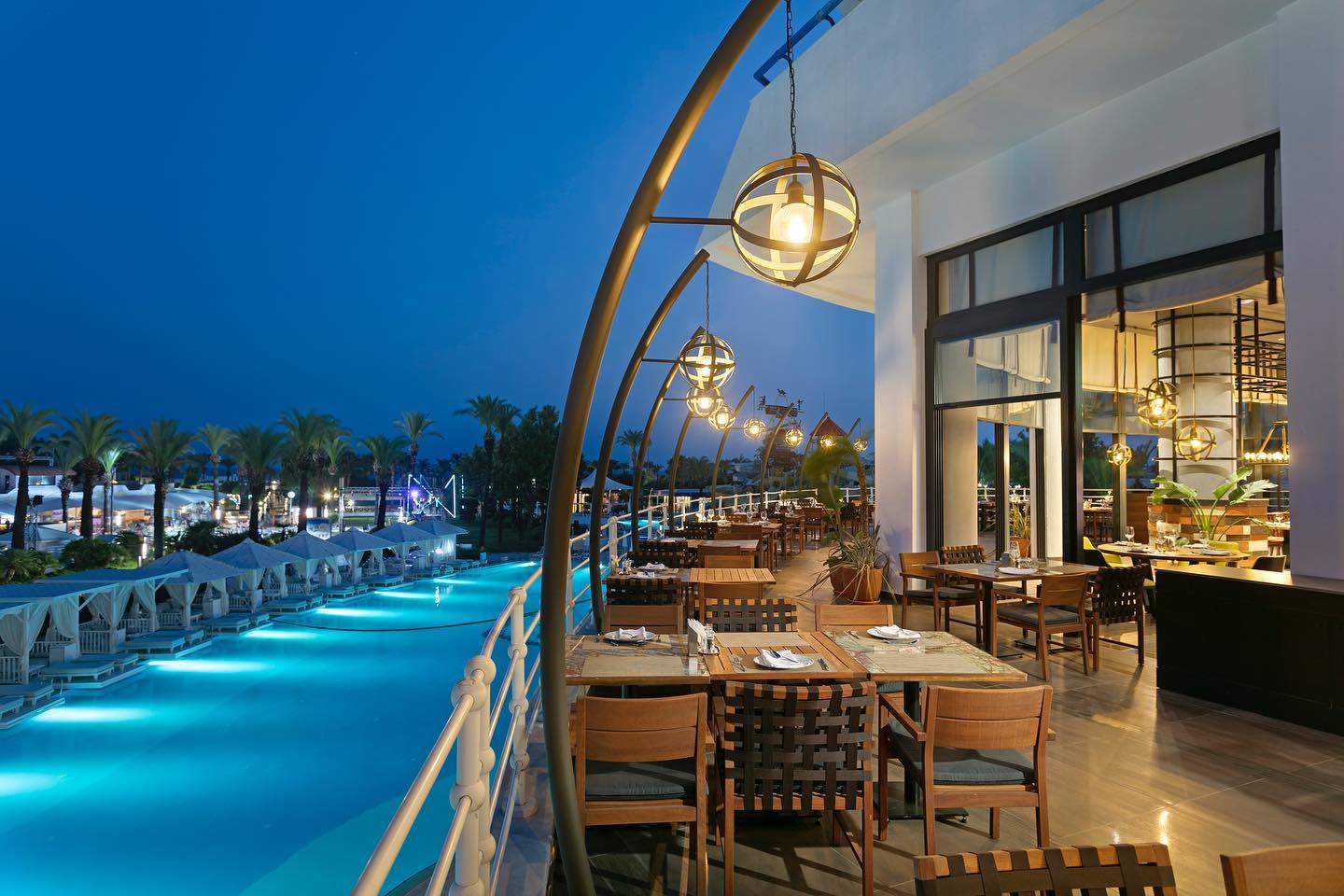 Restaurant in het Titanic Beach Lara Resort in Lara, Turkije foto 2