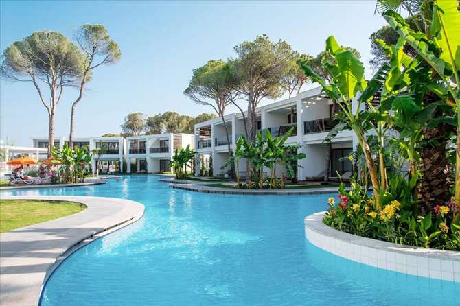 Zwembad van Trendy Lara Hotel Alanya, Turkije foto 1