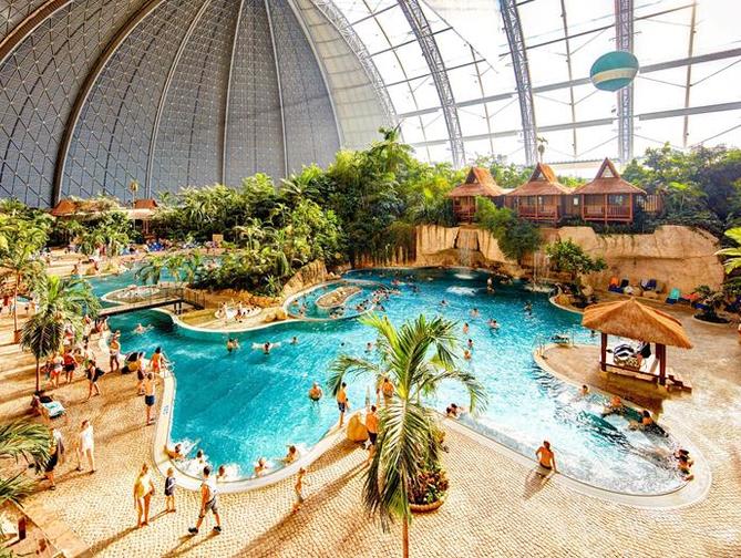 Zwembad van Vakantiepark Tropical Islands Hotel in Krausnick-Gross Wasserburg, Duitsland foto 1