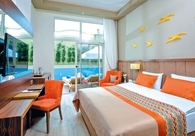 Von Resort Golden Beach: All-In Sunshine Deal!